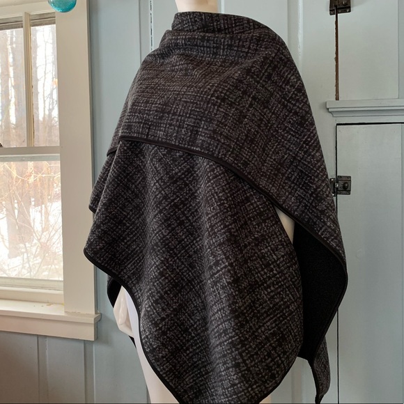 Ike Behar Jackets & Blazers - IKE BEHAR Sherpa Lined Plaid Check Ruana Cape